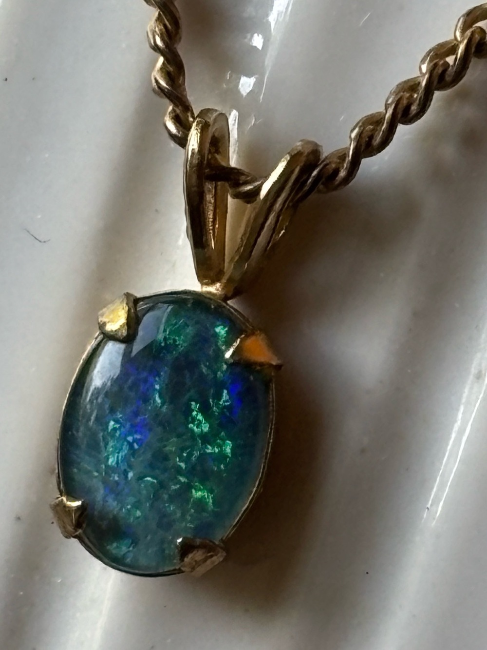 Stunning vintage 14K gf Necklace with Blue-Green Oval Pendant!